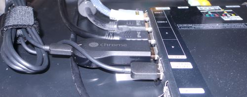 La clé Chromecast se connecte directement sur un port HDMI libre