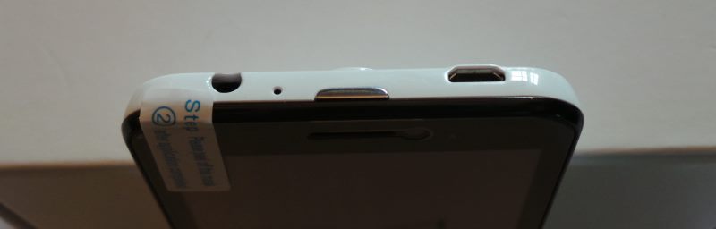 La connectique est située au sommet du Smartphone