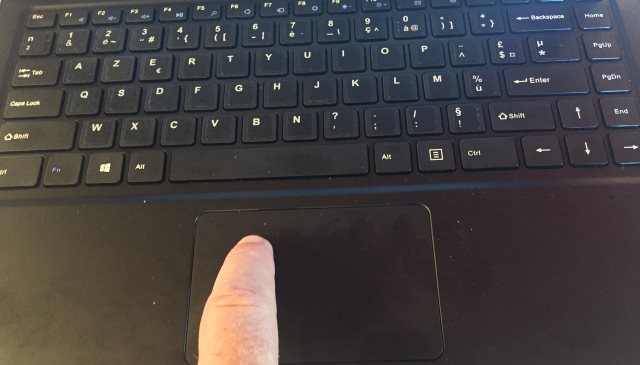 Le clavier est médiocre mais le touchpad est bon