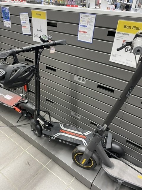 Chez Darty, la sélection de trottinettes électriques à plus de 600€ est loin d'être enthousiasmante