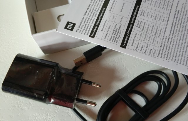 Livré avec un chargeur EU