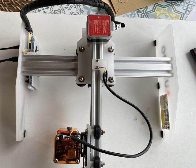 Une machine à structure dite en porte-à-faux 