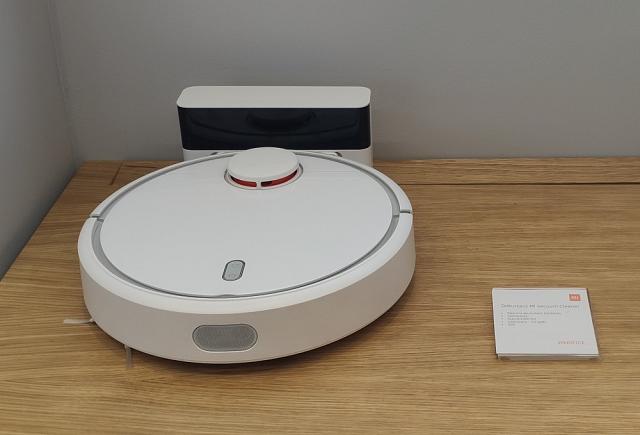 Seul le robot Aspirateur V1 est présent et pas encore disponible à l'achat