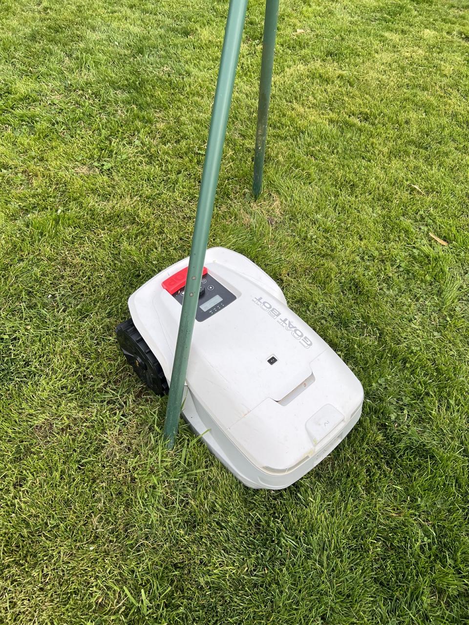 Le robot a mal anticipé le poteau