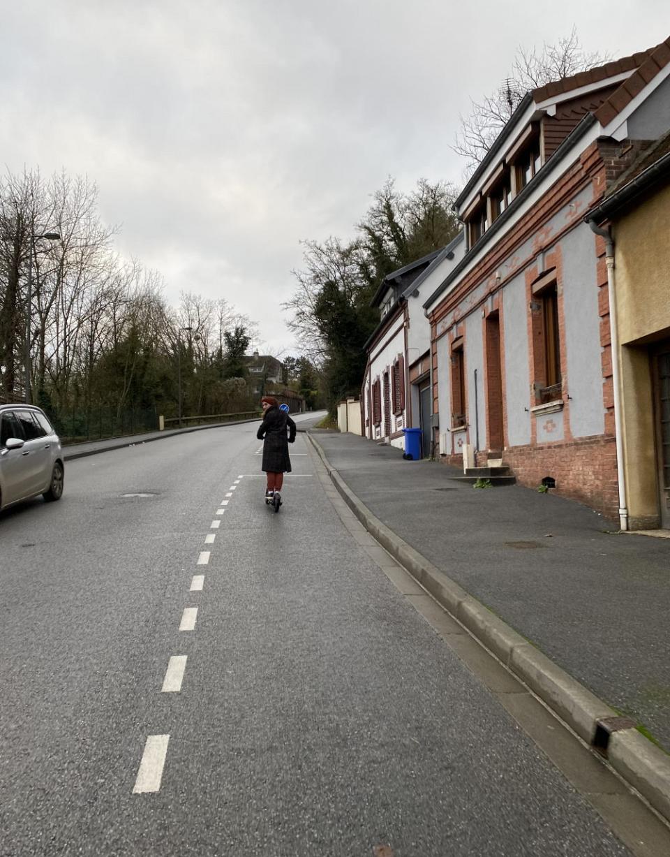 Cette côte est une épreuve pour les vélos et trottinettes électriques 