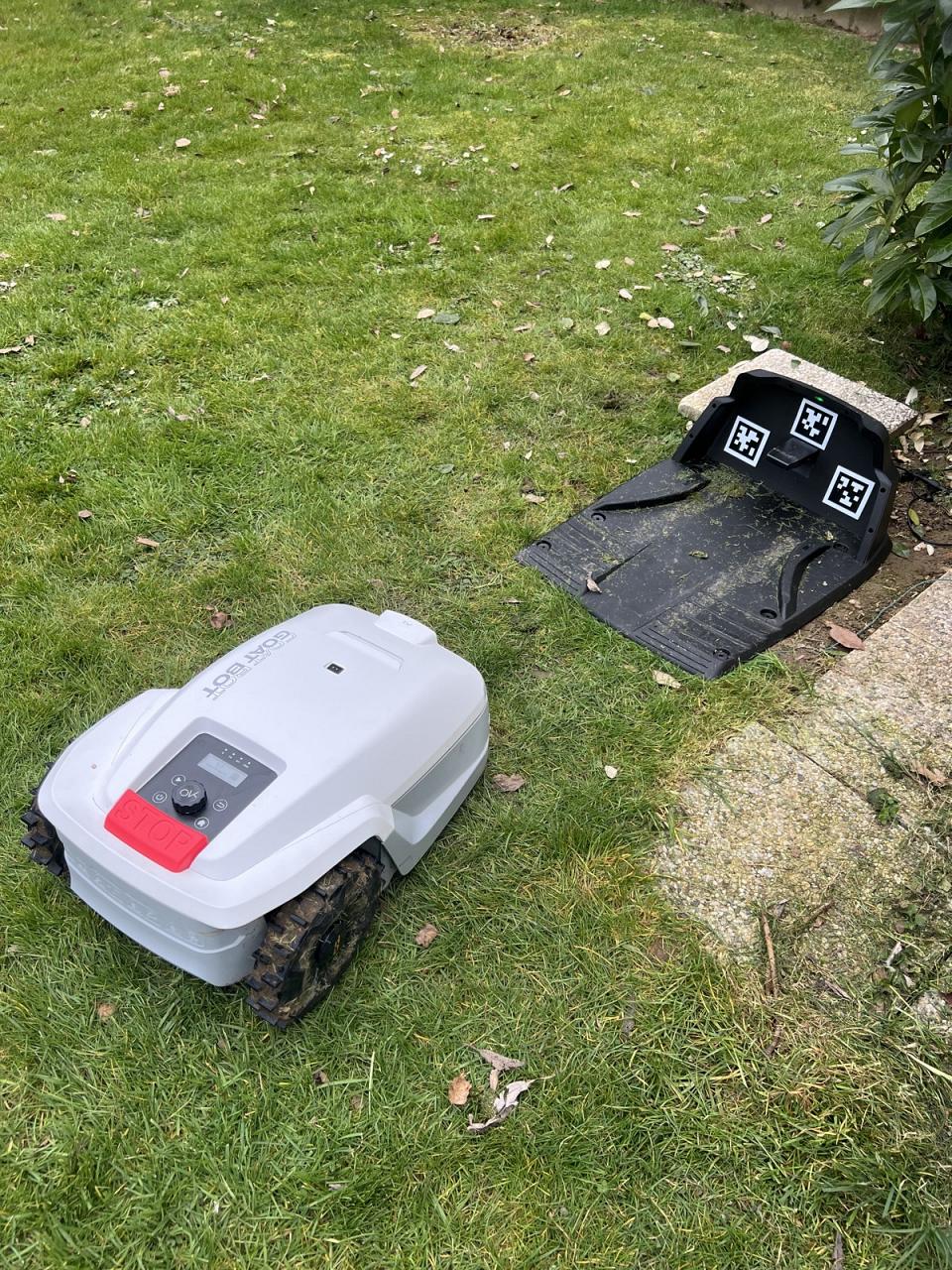Pour retrouver la base précisemment, le robot voit les QRCODE