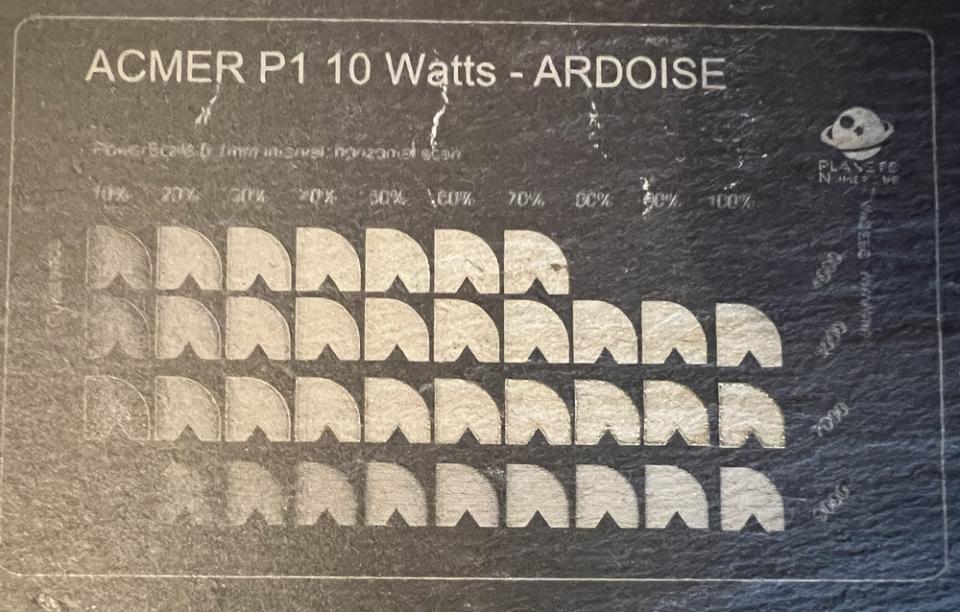 La gravure d'ardoise se fait à bonne vitesse (10000 mm/min)