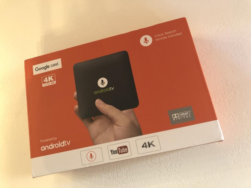 La couleur ORANGE rappelle celle de l'emballage de la XIAOMI MI BOX