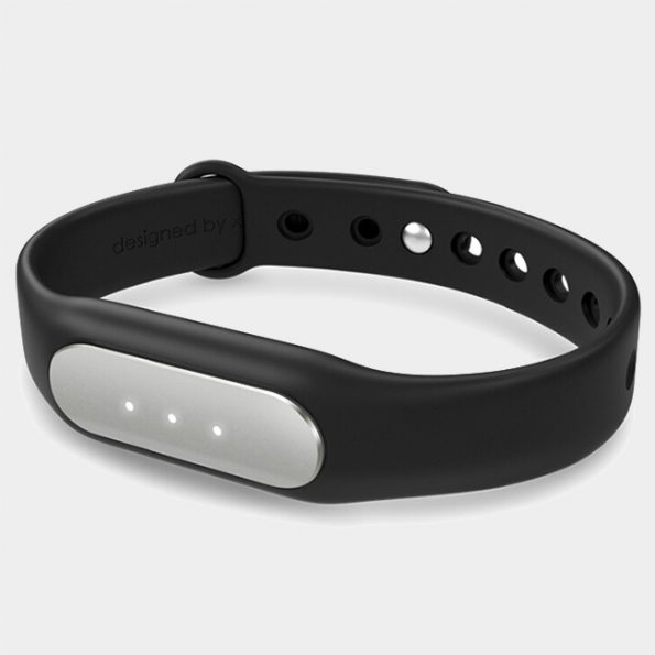 Test Xiaomi Mi Band 4 : le bracelet connecté passe à la couleur - Kulture  ChroniK