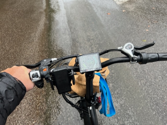 Le plaisir du vélo sous la pluie ...