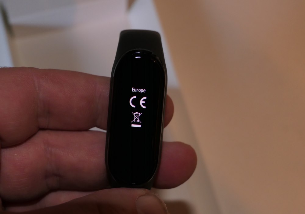 Test Xiaomi Mi Band 4 : le bracelet connecté passe à la couleur - Kulture  ChroniK