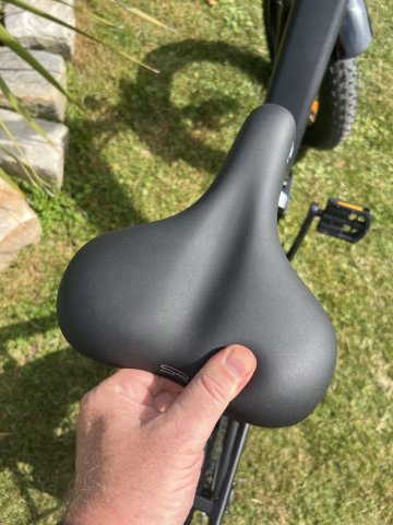 La selle est confortable