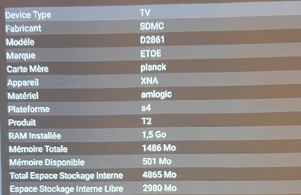 A l'interieur du projecteur un dongle vidéo Android SDMC D2861