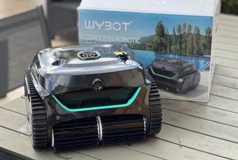 Test Robot Piscine Wybot C2 Vision, quand l'IA fait la chasse aux débris