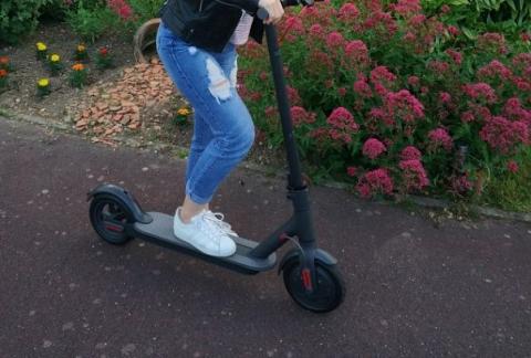 Test Xiaomi M365, la référence 2017 en trottinette électrique adulte