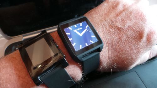 Pas beaucoup plus grosse qu'une montre Pebble