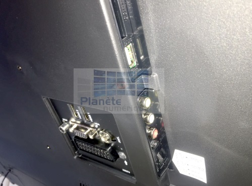 La connectique de la Techwood TKF322016B