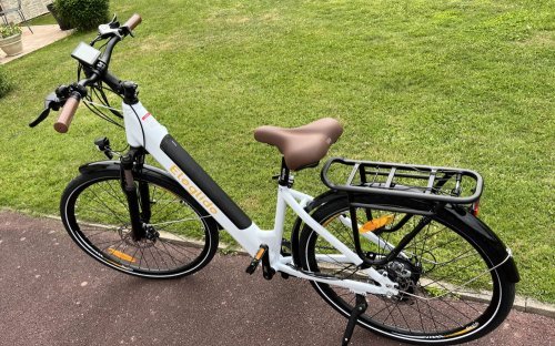 Le très beau vélo électrique ELEGLIDE T1 step thru à (...)
