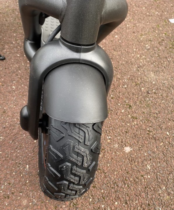 Les roues 10 pouces gonflables font la différence en matière de confort et tenue de route