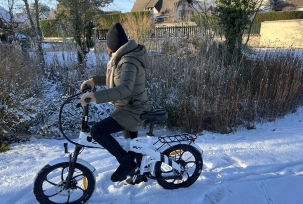 TEST PVY Z20 Pro, un vélo électrique compact pliant bien équipé pour petits trajets