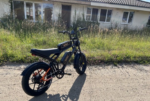 Test Vakole Q20, un vélo électrique look moto double batterie pas comme les autres