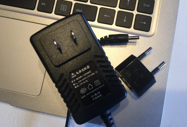 Prévoir un adaptateur prise