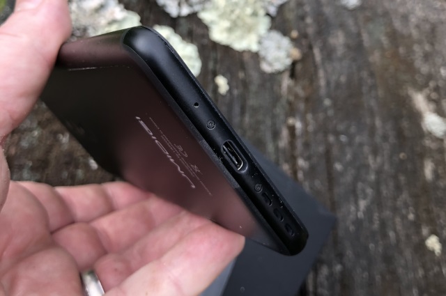 Connectique USB-C et Haut-Parleur mono