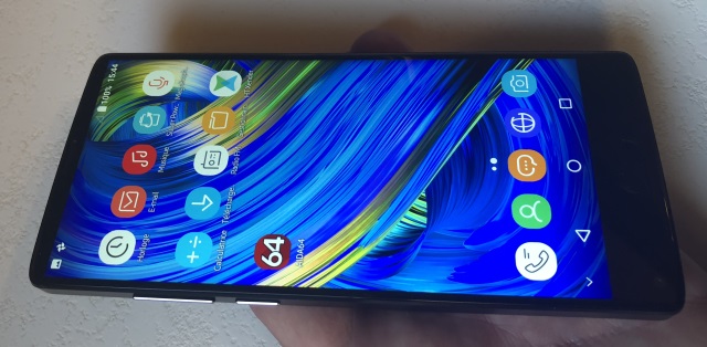 L'écran HD+ est de bonne qualité