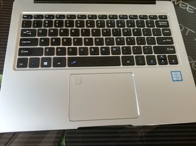 Le clavier est de bonne qulaité de frappe