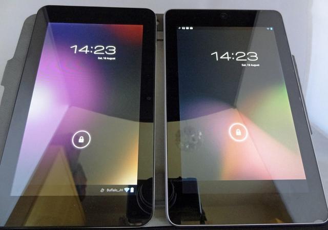 La Cube mini (Gauche) et la Nexus 7 (droite) (c) flashmyandroid