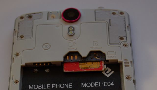 ECOO E04, double SIM et carte mémoire