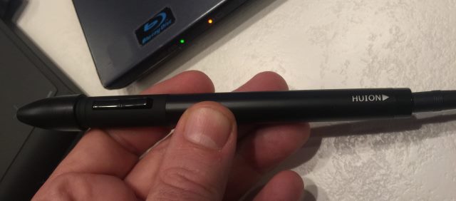 Huion 1060 Plus, le Stylo
