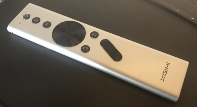 La télécommande bluetooth fait aussi office de souris