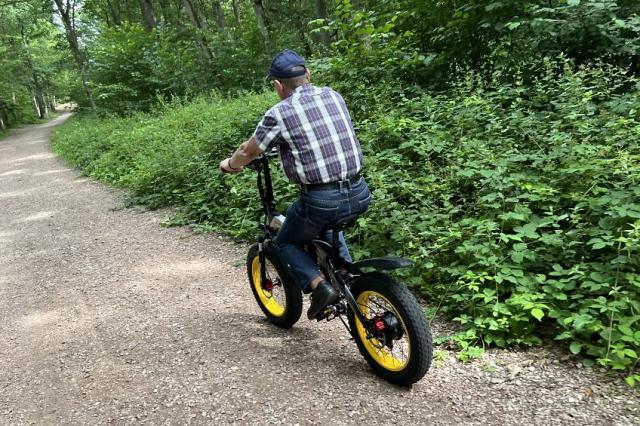 Test LANKELEISI X2000 PLUS, un FAT BIKE PLIANT 20 (...)