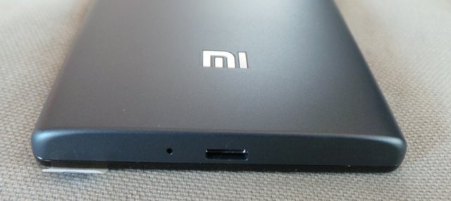 Le port microUSB et le micro