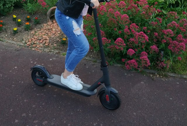 Test Xiaomi M365, la référence 2017 en trottinette électrique adulte