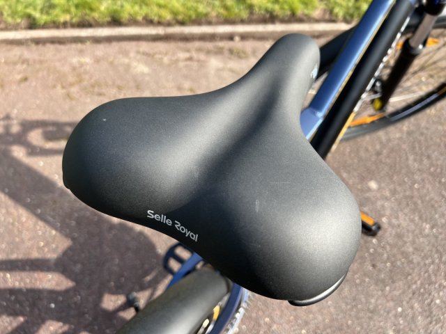 Une selle large confortable
