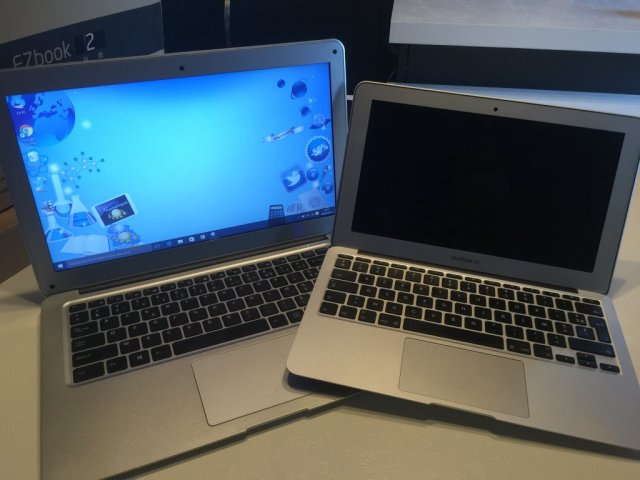 EZBOOK2 vs MACBOOK .. toute ressemblance est volontaire !