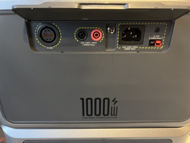 Le panneau de connectivité arrière