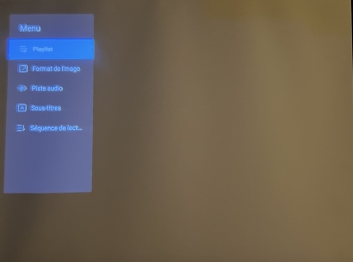 Dans le firmware du projecteur, un lecteur multimédia honnête