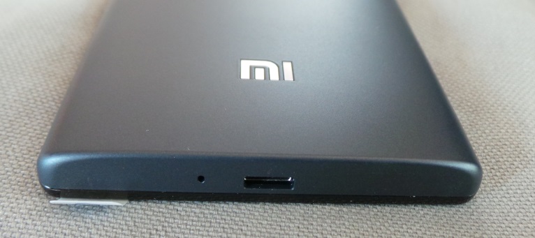 Le port microUSB et le micro