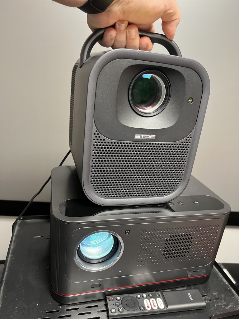 Comparaison avec le ETOE Seal Pro au dessus, plus portable avec sa poignée