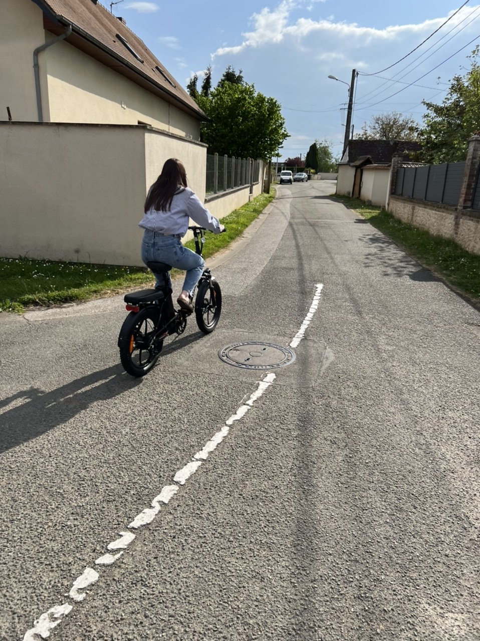 Routes ou chemins lui vont bien
