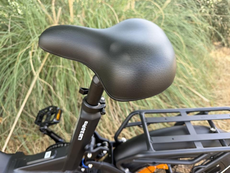 La selle est bien confortable