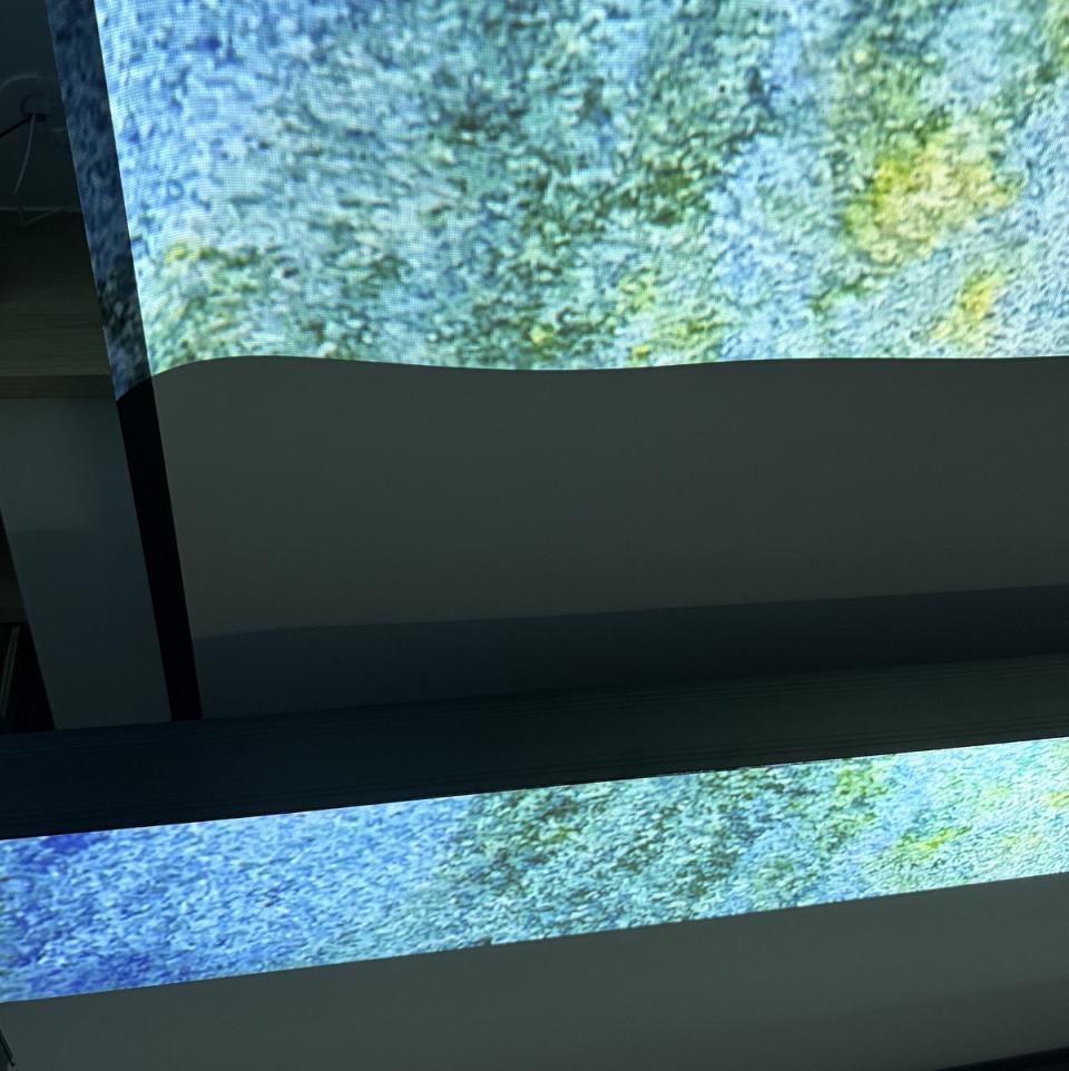 En haut mon autre écran sol déployé. Voyez les vagues sur l'image par manque de tension