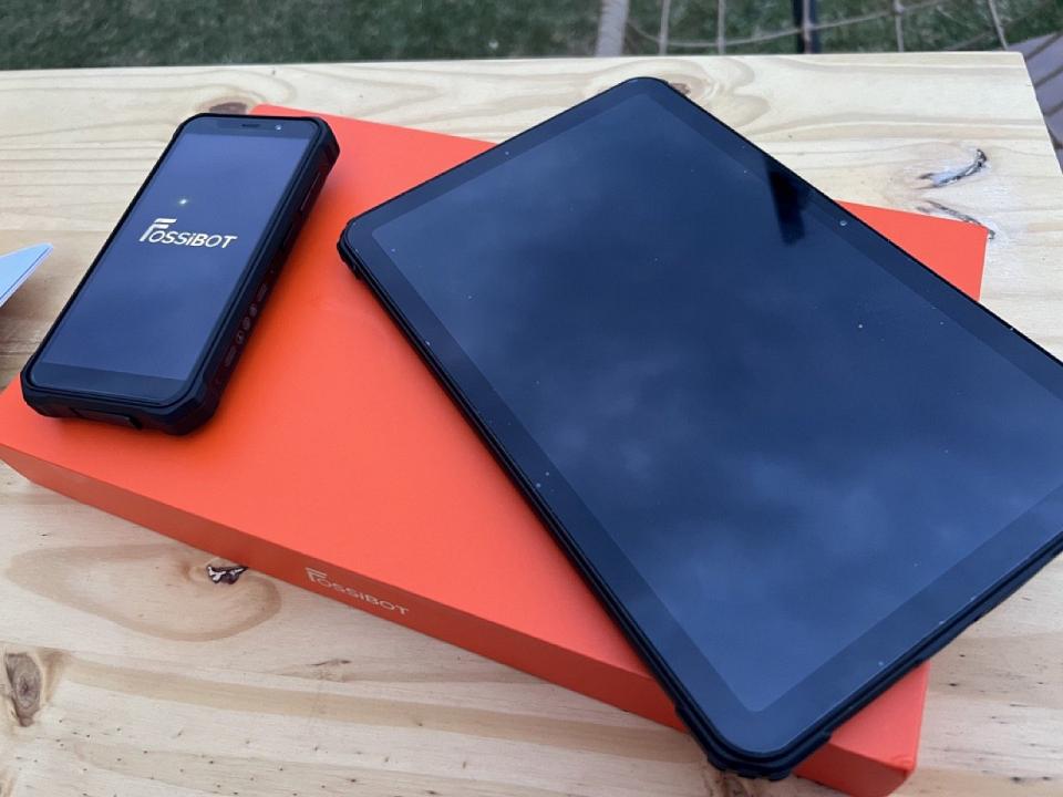 Le smartphone Fossibot F101 et la tablette endurcis DT1