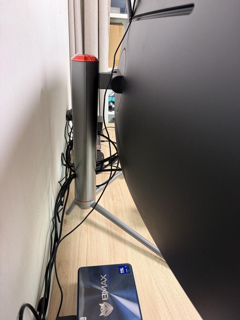 Un pied idéal pour gagner de l'espace sur le bureau