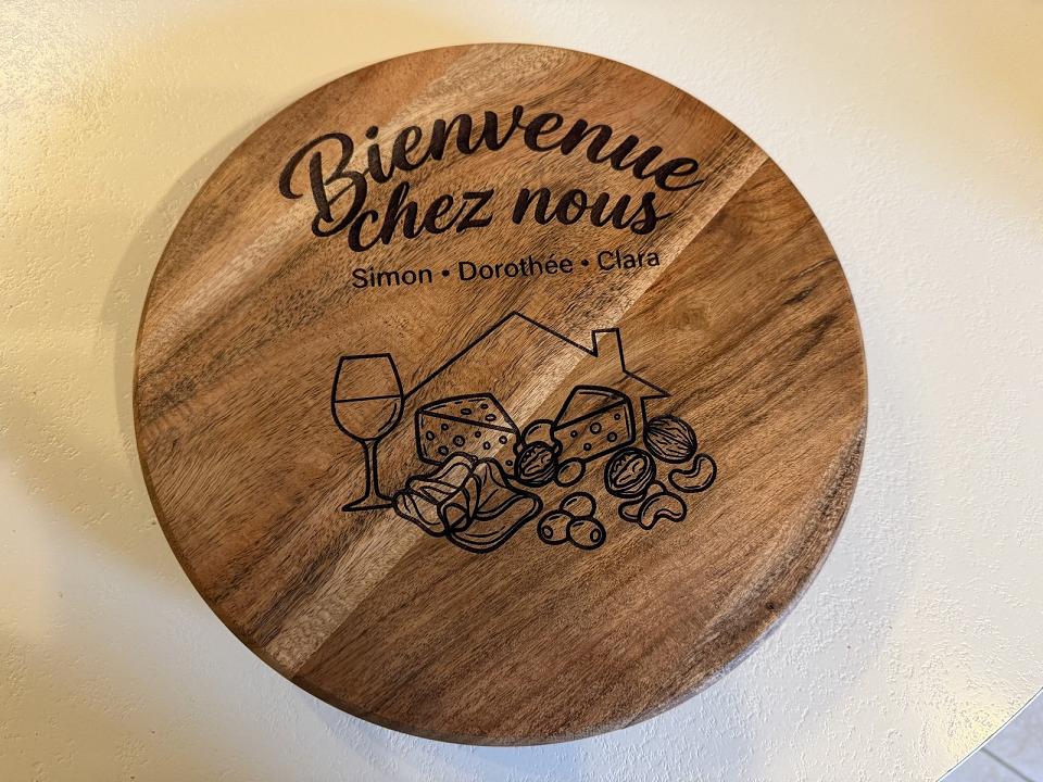 Gravure sur Acacia, profonde et propre