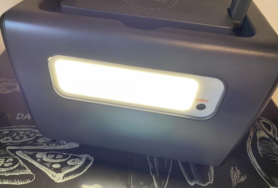La lampe propose deux niveaux + mode SOS