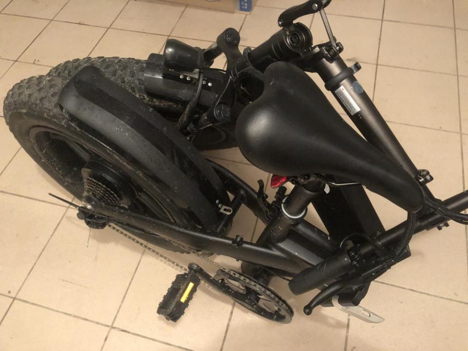 Assez compact une fois plié